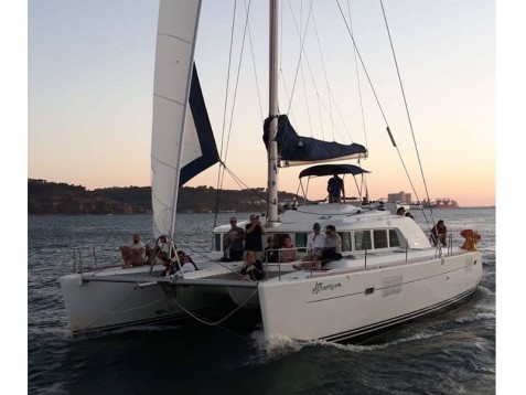 Passeio Sunset em Catamaran no Rio Tejo c/ Espumante p/2
