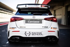 Conduzir um Mercedes AMG CLA45 4 voltas + 1 volta em co-piloto