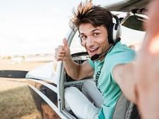 Book a flying lesson with Golden Moments 