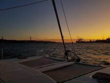 Passeio Sunset em Catamaran no Rio Tejo c/ Espumante p/2
