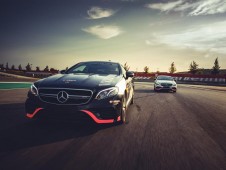 Conduzir um Mercedes AMG E53 1 volta + 1 volta em co-piloto