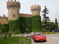 Fin de Semana de conducción Ferrari + balneario + cena con espectáculo