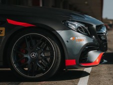 Conduzir um Mercedes AMG E53 1 volta + 1 volta em co-piloto