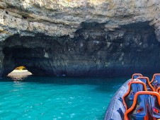 Safari fra delfini e grotte per due in Portogallo