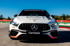 Conduzir um Mercedes AMG CLA45 3 voltas + 1 volta em co-piloto