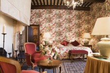 Stay overnight in a Castle in France
